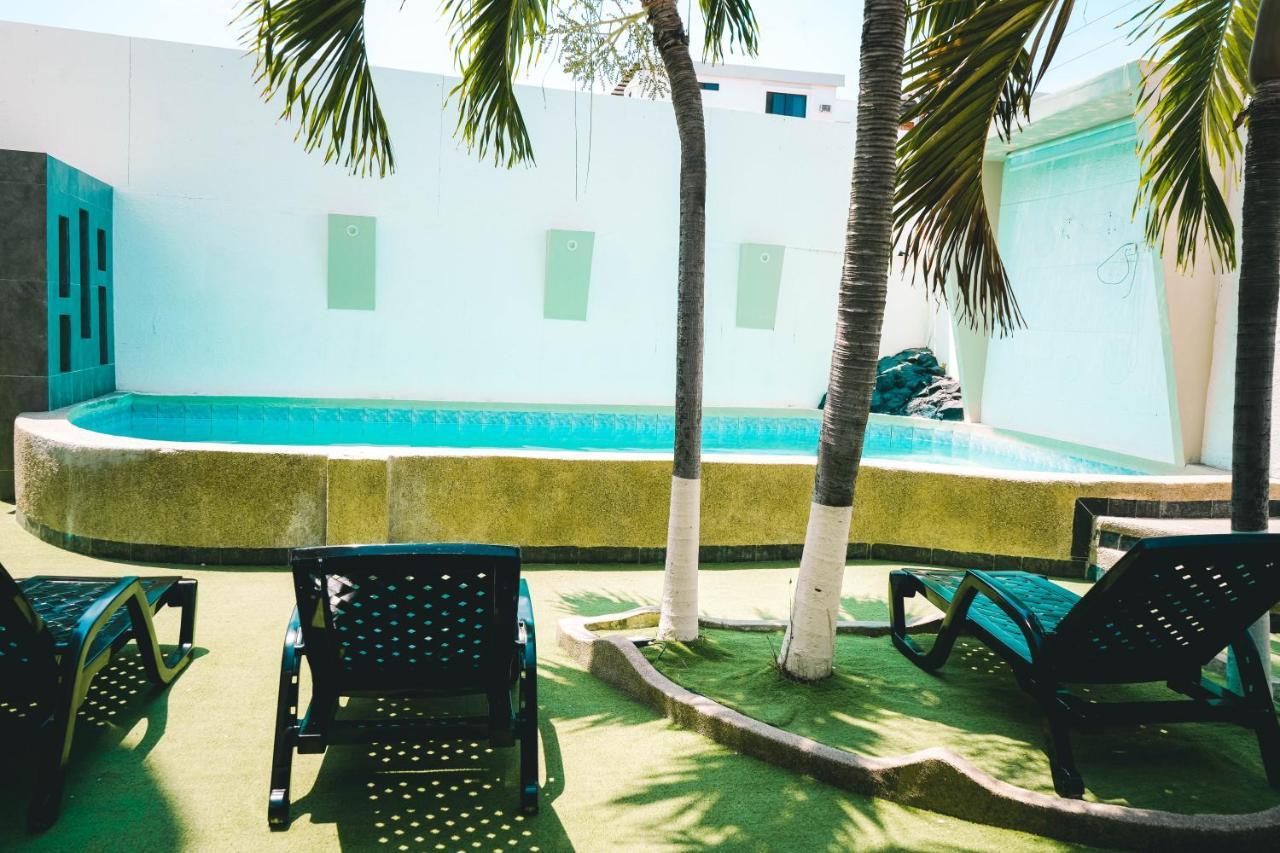 Hotel Manta Beach Madrigal Exteriör bild