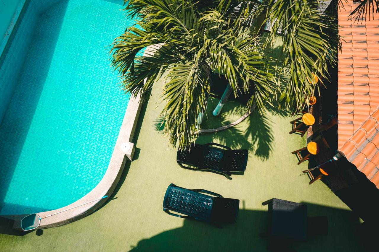 Hotel Manta Beach Madrigal Exteriör bild